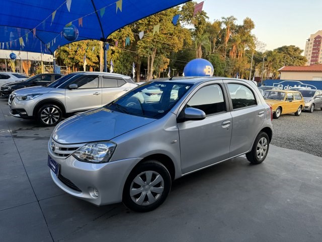 //www.autoline.com.br/carro/toyota/etios-13-hatch-x-16v-flex-4p-manual/2015/indaiatuba-sp/24902510
