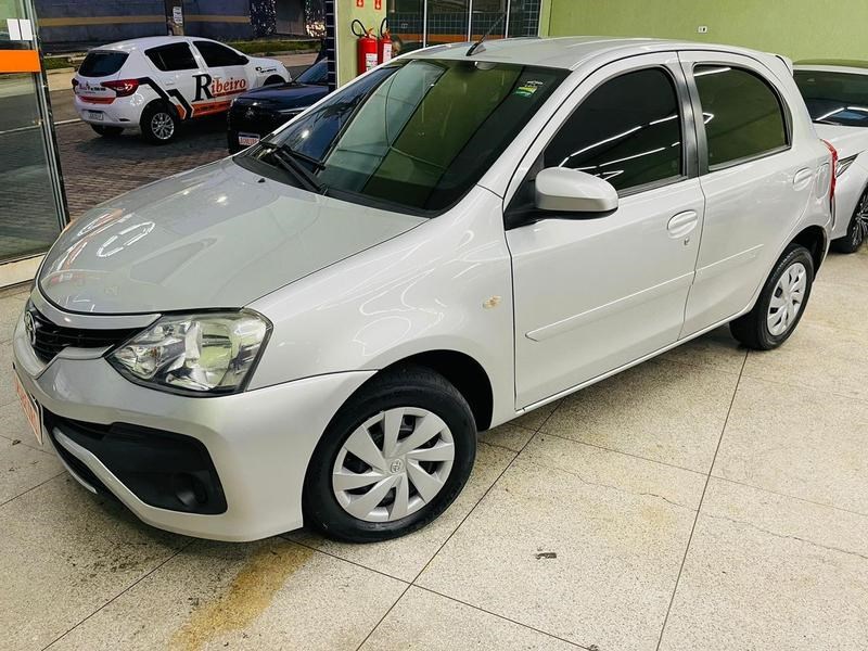 //www.autoline.com.br/carro/toyota/etios-15-hatch-xs-16v-flex-4p-manual/2018/campinas-sp/24938321