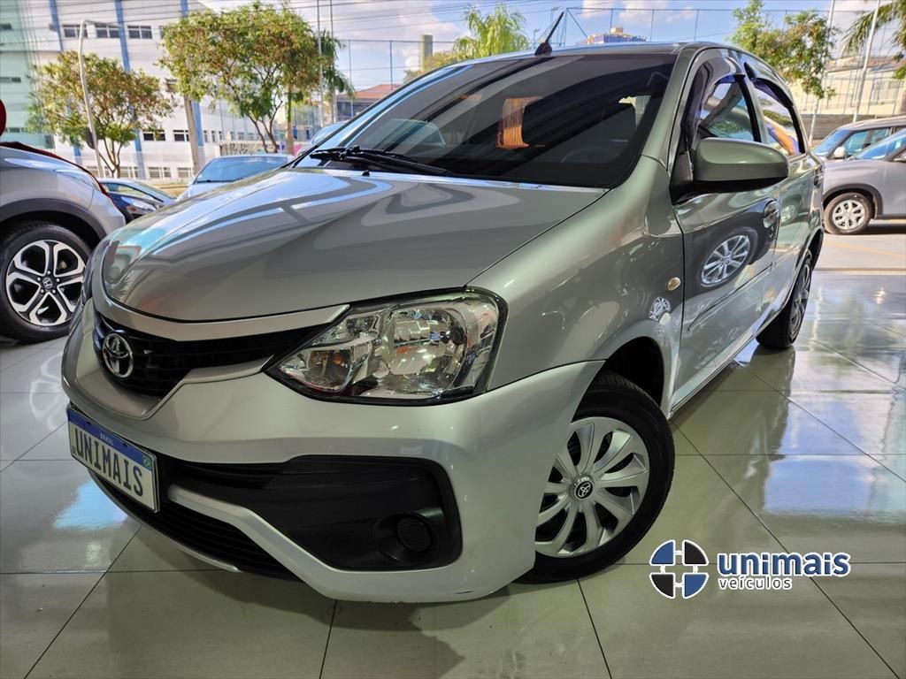 //www.autoline.com.br/carro/toyota/etios-15-hatch-xs-16v-flex-4p-automatico/2018/campinas-sp/24964119