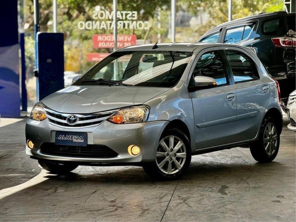 //www.autoline.com.br/carro/toyota/etios-15-hatch-xs-16v-flex-4p-manual/2017/contagem-mg/24967337