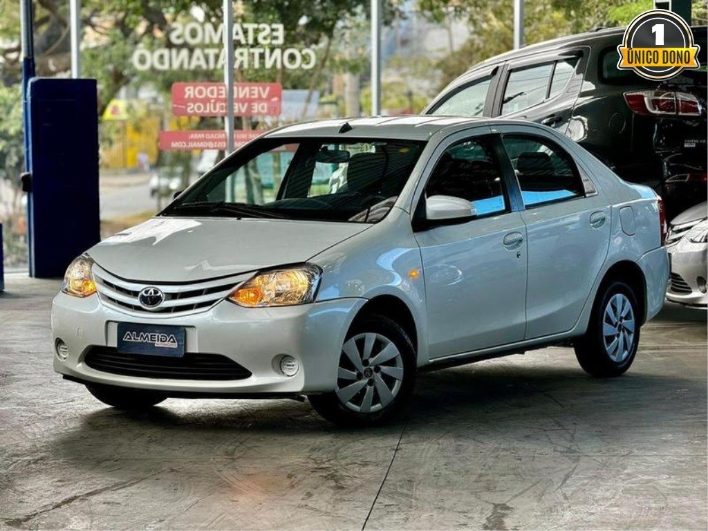 //www.autoline.com.br/carro/toyota/etios-15-sedan-xs-16v-flex-4p-automatico/2017/contagem-mg/24968065