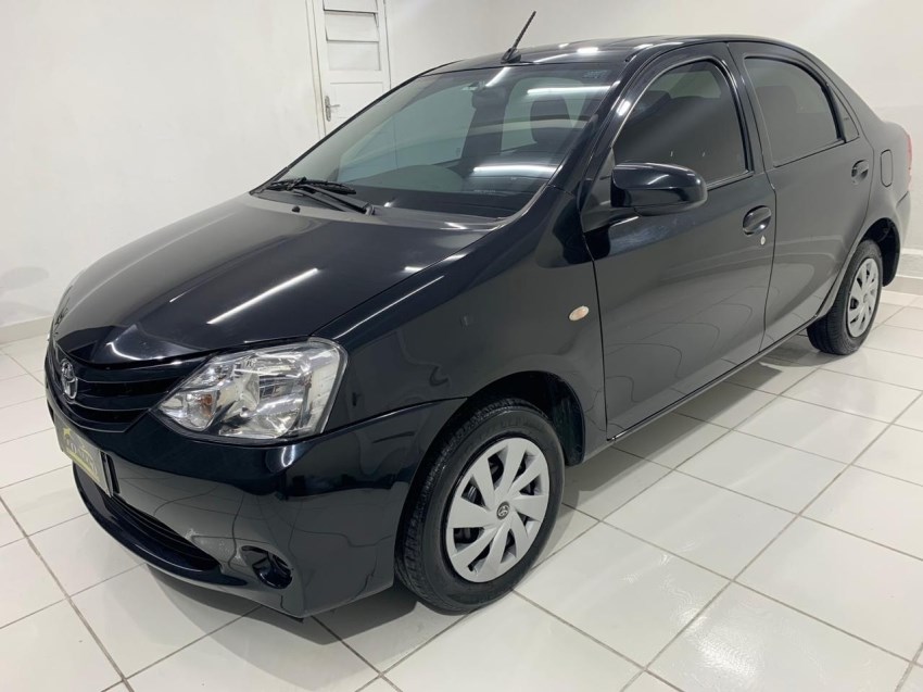 //www.autoline.com.br/carro/toyota/etios-15-sedan-x-16v-flex-4p-automatico/2017/curitiba-pr/24969236