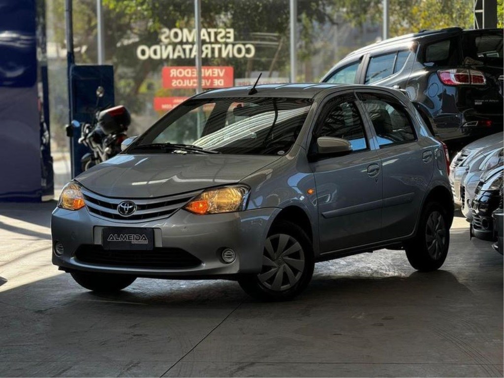 //www.autoline.com.br/carro/toyota/etios-13-hatch-x-16v-flex-4p-manual/2017/contagem-mg/24990903