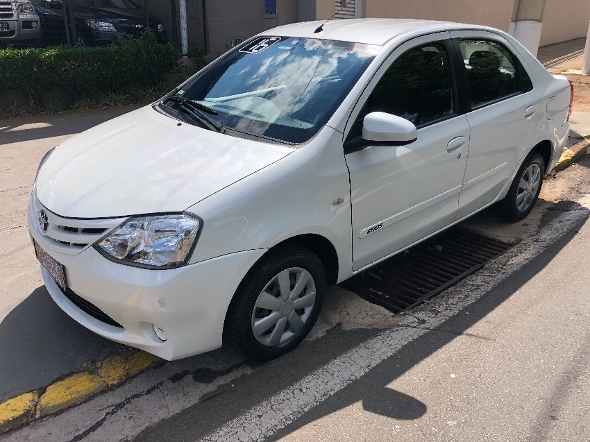 //www.autoline.com.br/carro/toyota/etios-15-sedan-xls-16v-flex-4p-manual/2015/campinas-sp/24996043