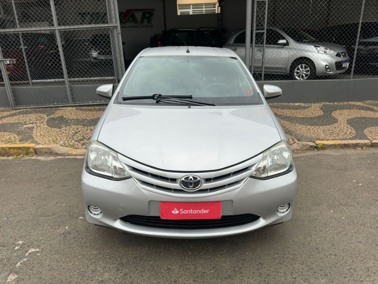 //www.autoline.com.br/carro/toyota/etios-15-hatch-xs-16v-flex-4p-manual/2015/valinhos-sp/25007169