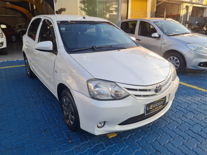 //www.autoline.com.br/carro/toyota/etios-13-hatch-x-16v-flex-4p-manual/2015/campinas-sp/25016485