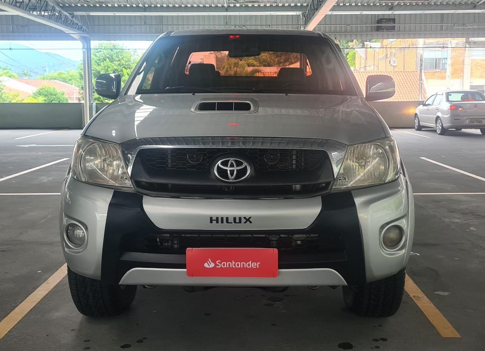 //www.autoline.com.br/carro/toyota/hilux-30-cd-srv-16v-diesel-4p-4x4-turbo-automatico/2011/blumenau-sc/22694615