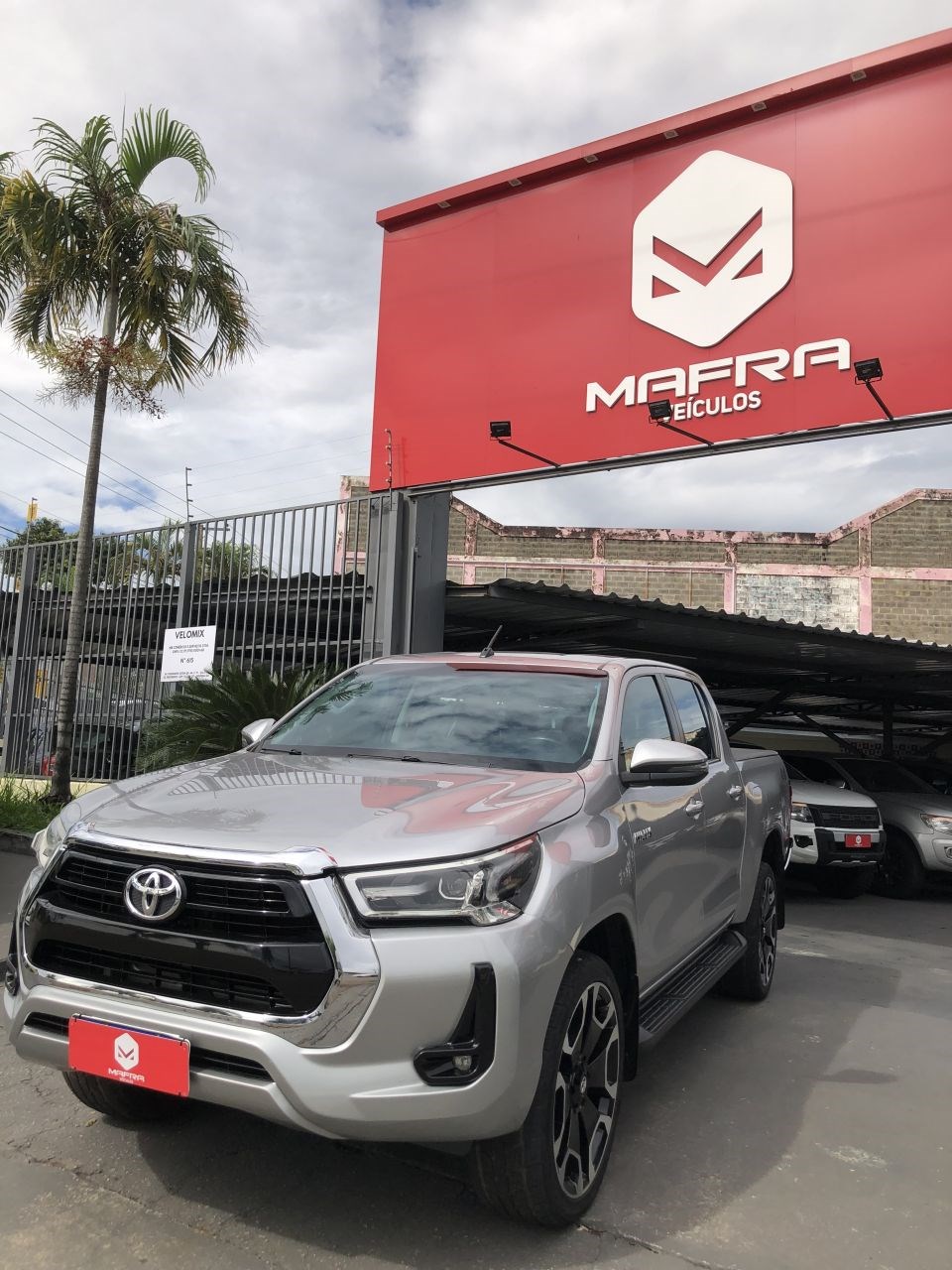 //www.autoline.com.br/carro/toyota/hilux-27-cd-srv-16v-flex-4p-automatico/2018/goiania-go/23453013