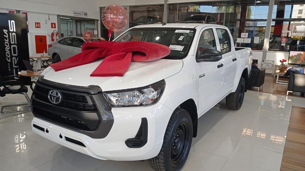 //www.autoline.com.br/carro/toyota/hilux-28-cd-std-power-pack-diesel-4p-4x4-turbo-manu/2024/anapolis-go/23488996