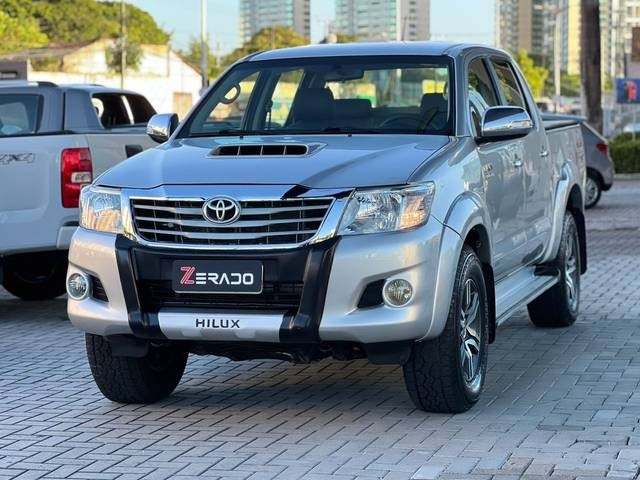 //www.autoline.com.br/carro/toyota/hilux-30-cd-srv-16v-diesel-4p-4x4-turbo-automatico/2013/fortaleza-ce/23530450