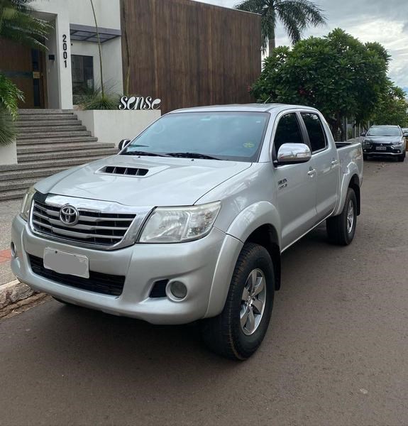 //www.autoline.com.br/carro/toyota/hilux-30-cd-srv-16v-diesel-4p-4x4-turbo-automatico/2013/campo-grande-ms/23557462