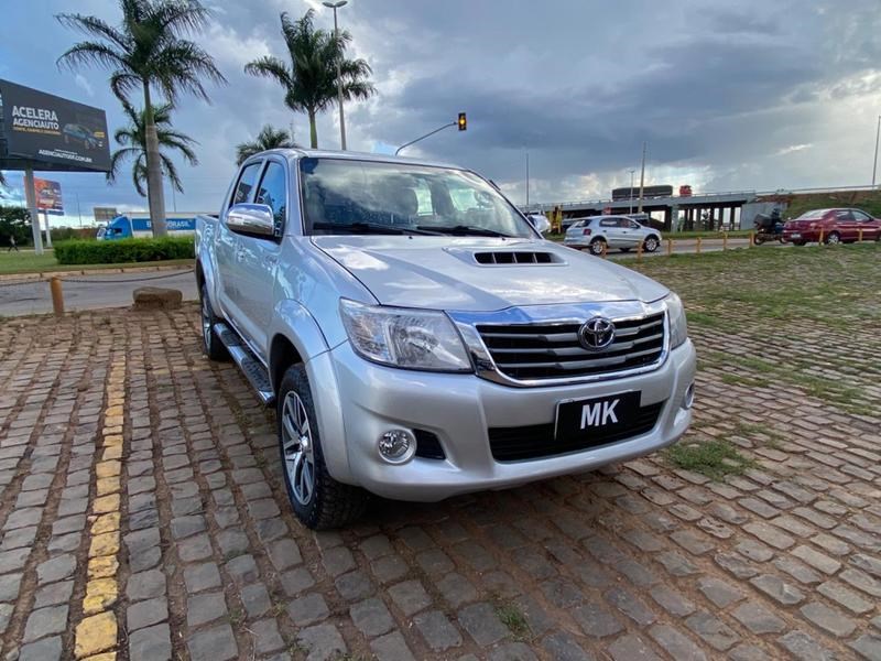 //www.autoline.com.br/carro/toyota/hilux-25-cd-std-16v-diesel-4p-4x4-turbo-manual/2009/brasilia-df/23608700