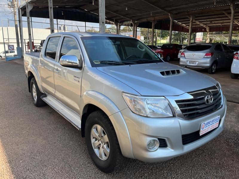 //www.autoline.com.br/carro/toyota/hilux-30-cd-srv-16v-diesel-4p-4x4-turbo-automatico/2013/dourados-ms/23637115