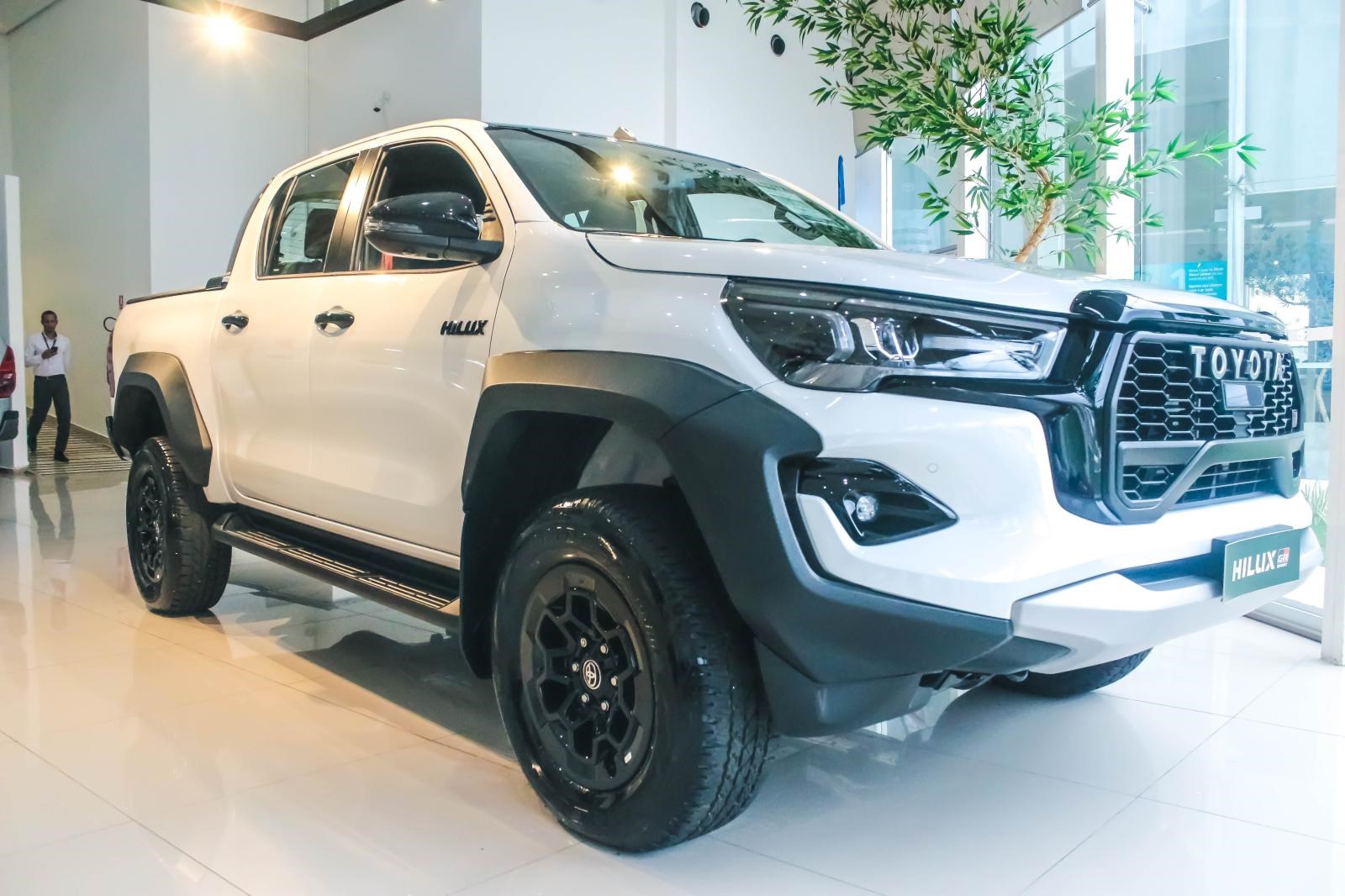 //www.autoline.com.br/carro/toyota/hilux-28-cd-gr-s-wt-diesel-4p-4x4-turbo-automatico/2024/anapolis-go/23676452