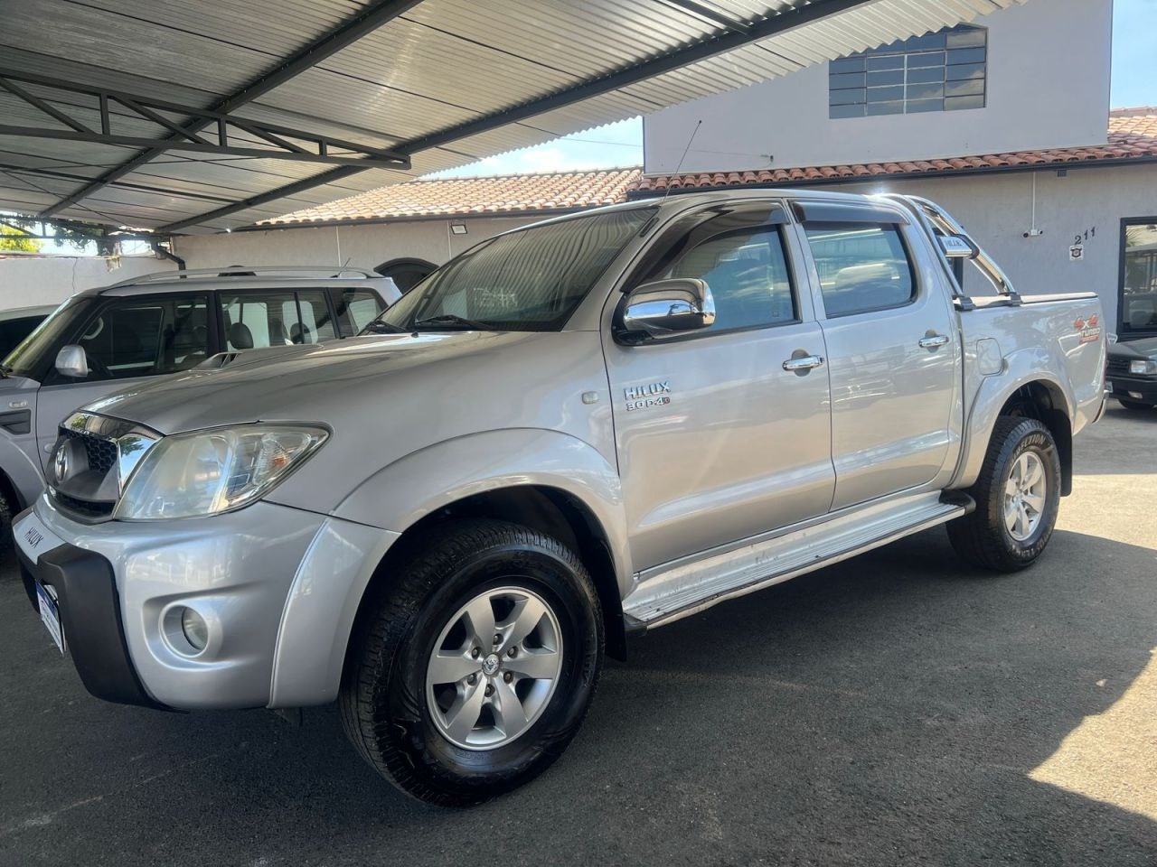 //www.autoline.com.br/carro/toyota/hilux-30-cd-sr-16v-diesel-4p-4x4-turbo-manual/2011/itu-sp/23711286