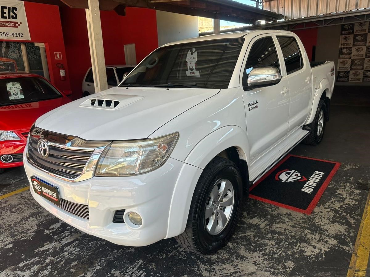 //www.autoline.com.br/carro/toyota/hilux-30-cd-srv-16v-diesel-4p-4x4-turbo-automatico/2013/campo-grande-ms/23731335