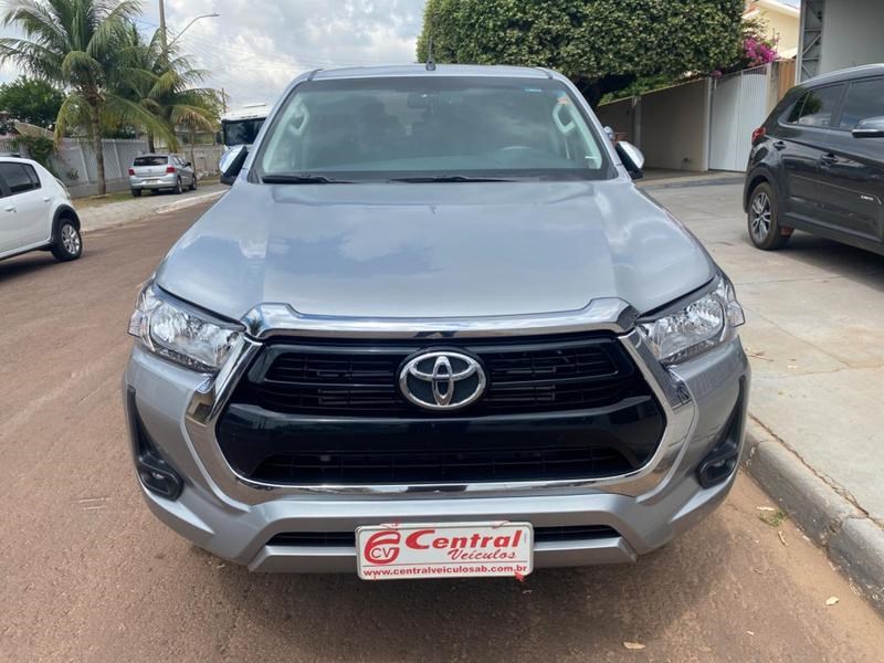 //www.autoline.com.br/carro/toyota/hilux-27-cd-srv-16v-flex-4p-automatico/2021/agua-boa-mt/23758618