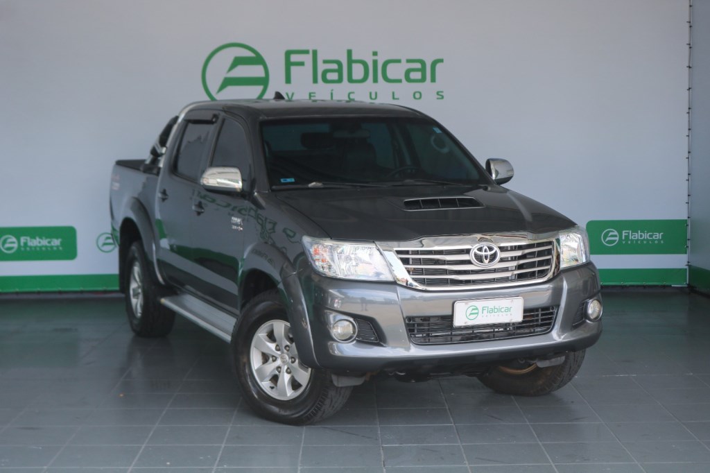 //www.autoline.com.br/carro/toyota/hilux-30-cd-srv-16v-diesel-4p-4x4-turbo-automatico/2012/joinville-sc/23841778