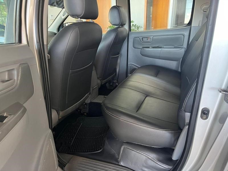 //www.autoline.com.br/carro/toyota/hilux-30-cd-srv-16v-diesel-4p-4x4-turbo-manual/2008/cacoal-ro/23842297