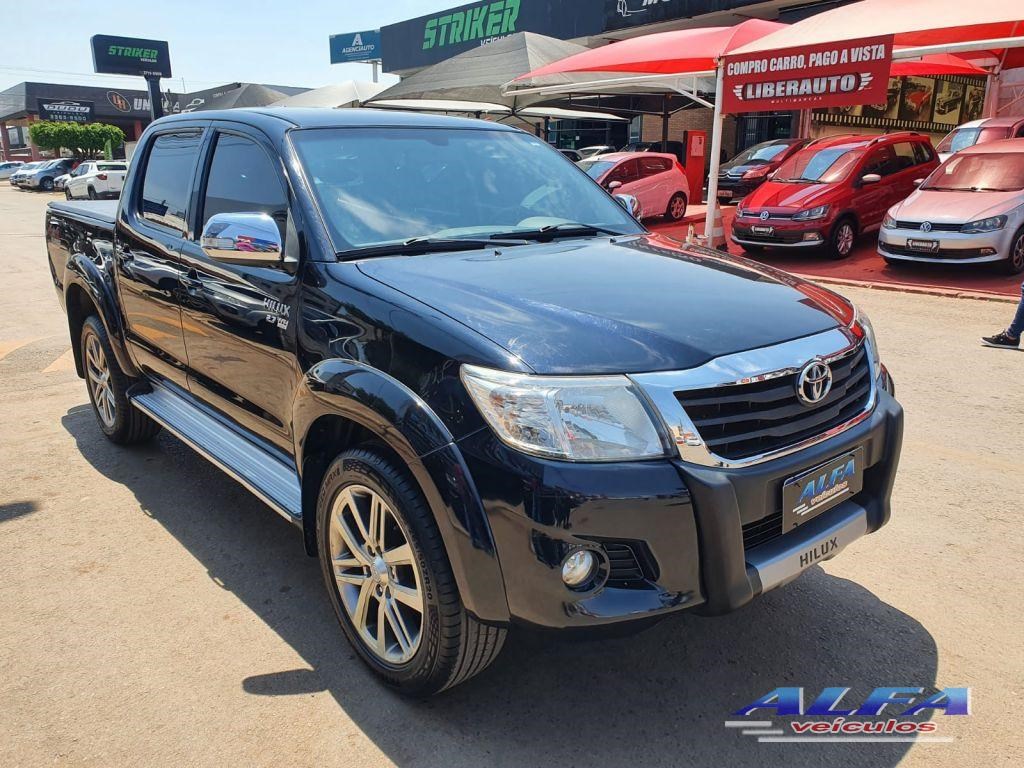 //www.autoline.com.br/carro/toyota/hilux-27-srv-cd-16v-flex-4p-automatico/2015/brasilia-df/23896470
