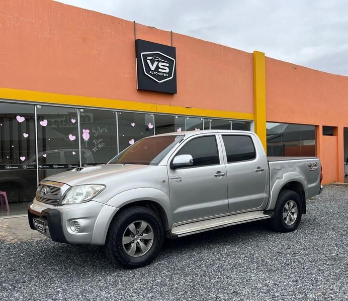 //www.autoline.com.br/carro/toyota/hilux-30-cd-srv-16v-diesel-4p-4x4-turbo-manual/2010/varzea-grande-mt/23933606