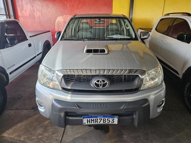 //www.autoline.com.br/carro/toyota/hilux-30-cd-srv-16v-diesel-4p-4x4-turbo-automatico/2010/rio-claro-sp/23948394