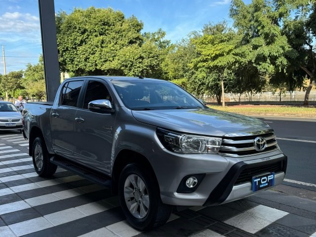 //www.autoline.com.br/carro/toyota/hilux-27-cd-srv-16v-flex-4p-4x4-automatico/2017/sao-jose-do-rio-preto-sp/24001944