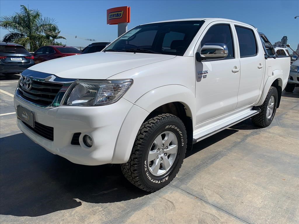 //www.autoline.com.br/carro/toyota/hilux-27-srv-cd-16v-flex-4p-automatico/2015/campo-grande-ms/24071141