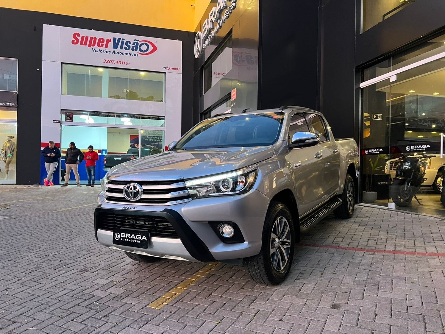 //www.autoline.com.br/carro/toyota/hilux-28-cd-srx-16v-diesel-4p-4x4-turbo-automatico/2017/pelotas-rs/24096529