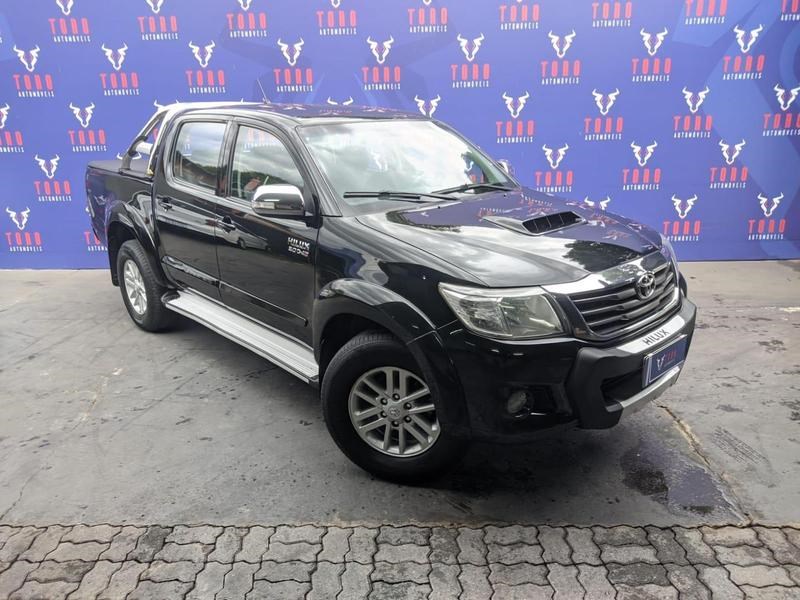 //www.autoline.com.br/carro/toyota/hilux-30-cd-srv-16v-diesel-4p-4x4-turbo-automatico/2013/brasilia-df/24171493