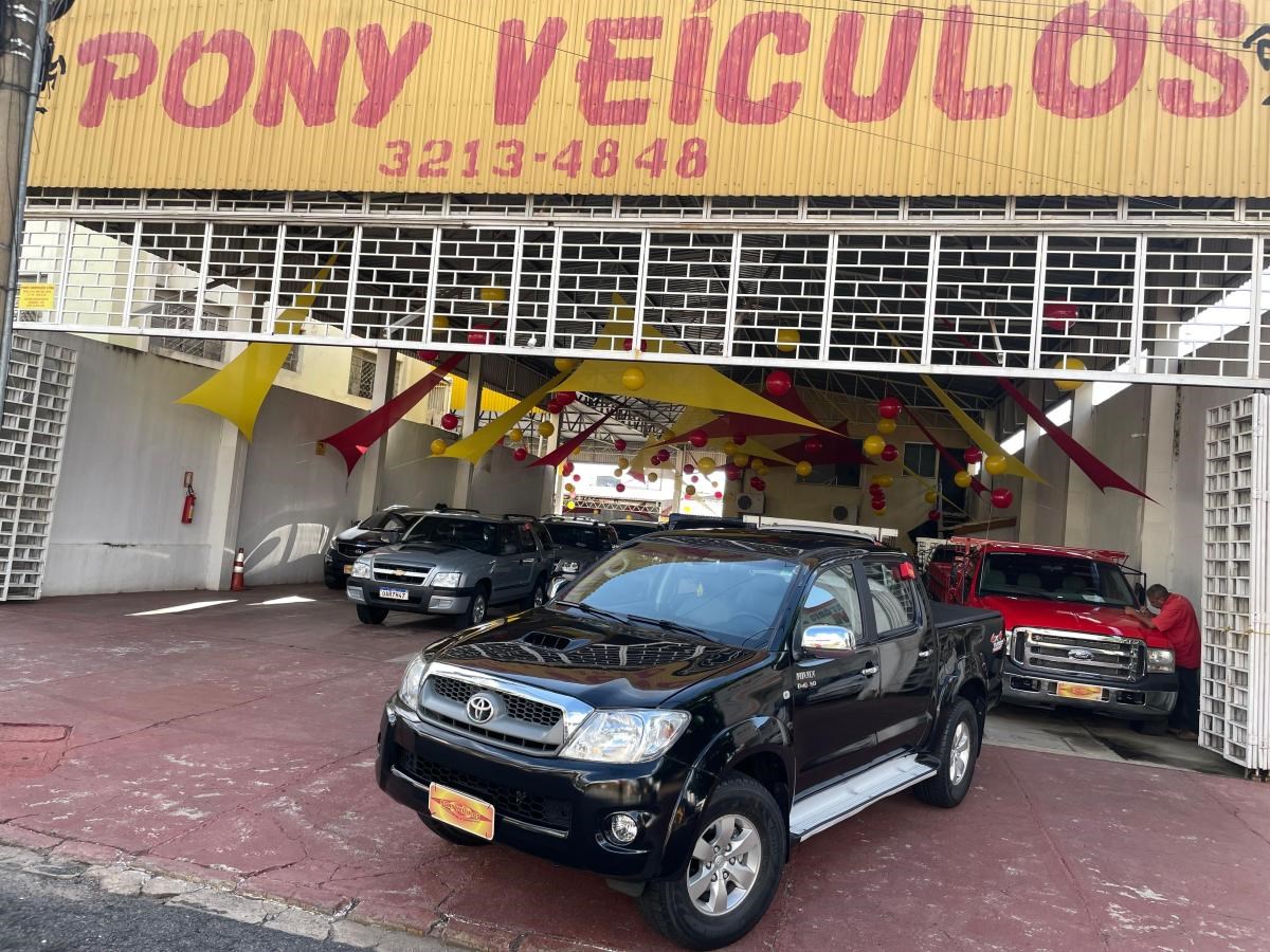 //www.autoline.com.br/carro/toyota/hilux-30-cd-srv-16v-diesel-4p-4x4-turbo-manual/2011/goiania-go/24211105