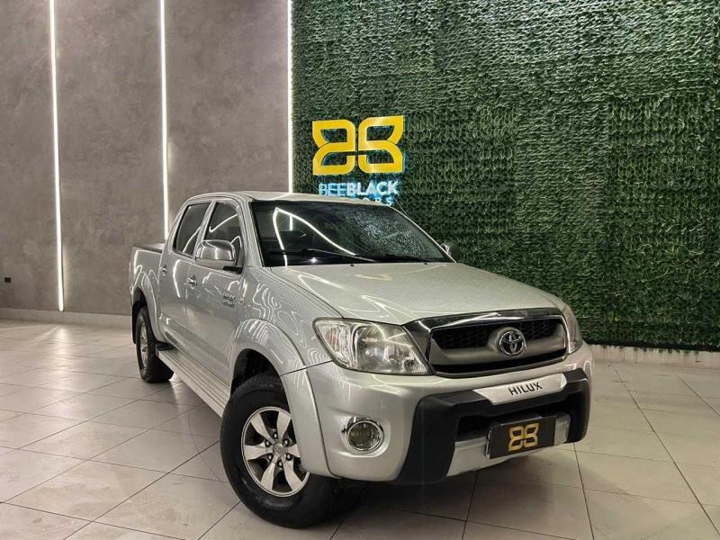 //www.autoline.com.br/carro/toyota/hilux-27-cd-sr-16v-gasolina-4p-automatico/2010/sao-paulo-sp/24270515