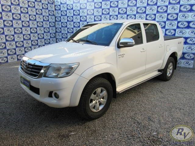 //www.autoline.com.br/carro/toyota/hilux-27-srv-cd-16v-flex-4p-4x4-automatico/2014/cacoal-ro/24303350