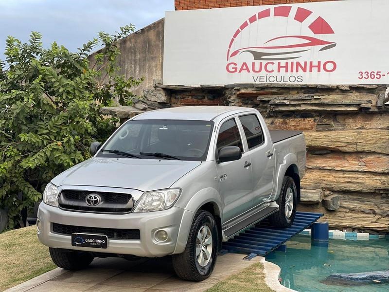 //www.autoline.com.br/carro/toyota/hilux-27-cd-sr-16v-gasolina-4p-manual/2009/cuiaba-mt/24368136