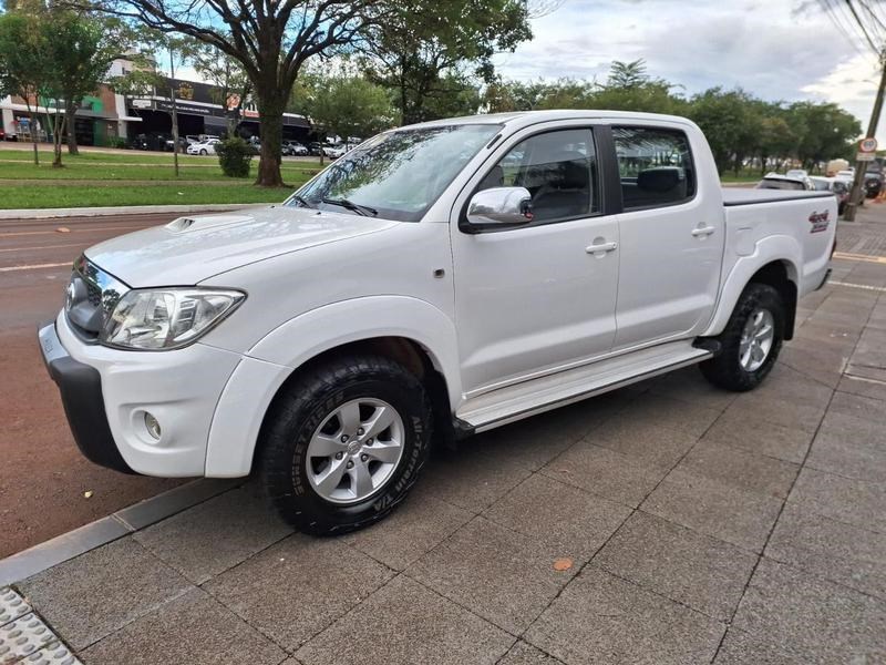 //www.autoline.com.br/carro/toyota/hilux-30-cd-srv-16v-diesel-4p-4x4-turbo-automatico/2010/cascavel-pr/24384470