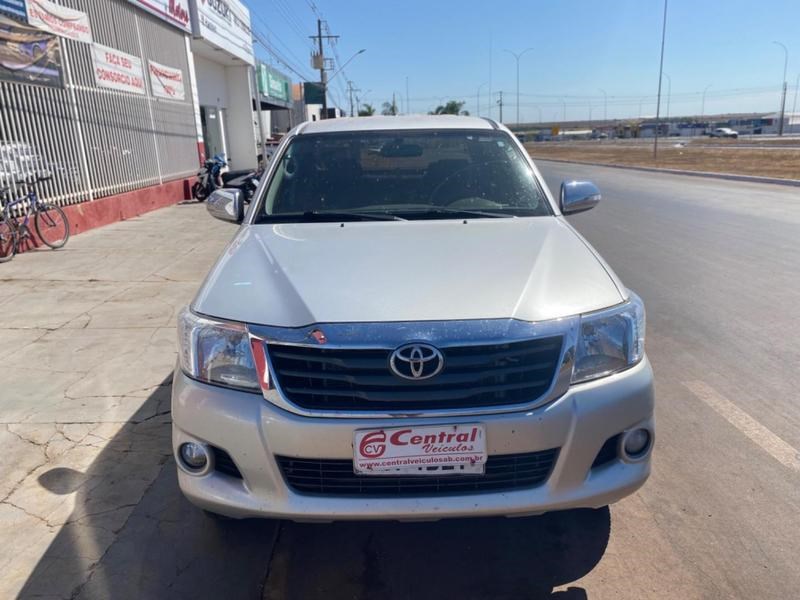 //www.autoline.com.br/carro/toyota/hilux-27-sr-cd-16v-flex-4p-automatico/2015/agua-boa-mt/24393416