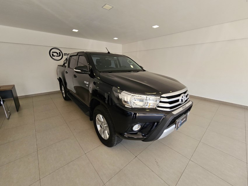 //www.autoline.com.br/carro/toyota/hilux-27-cd-sr-16v-flex-4p-automatico/2017/campinas-sp/24398617