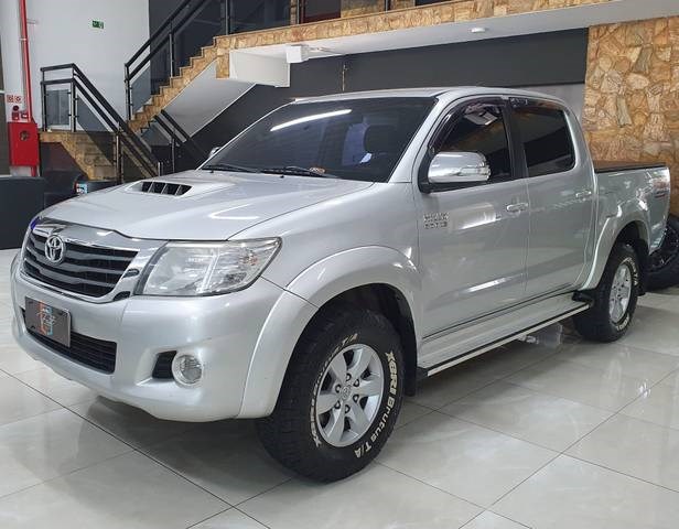 //www.autoline.com.br/carro/toyota/hilux-30-cd-srv-16v-diesel-4p-4x4-turbo-automatico/2012/sao-jose-do-rio-pardo-sp/24418179