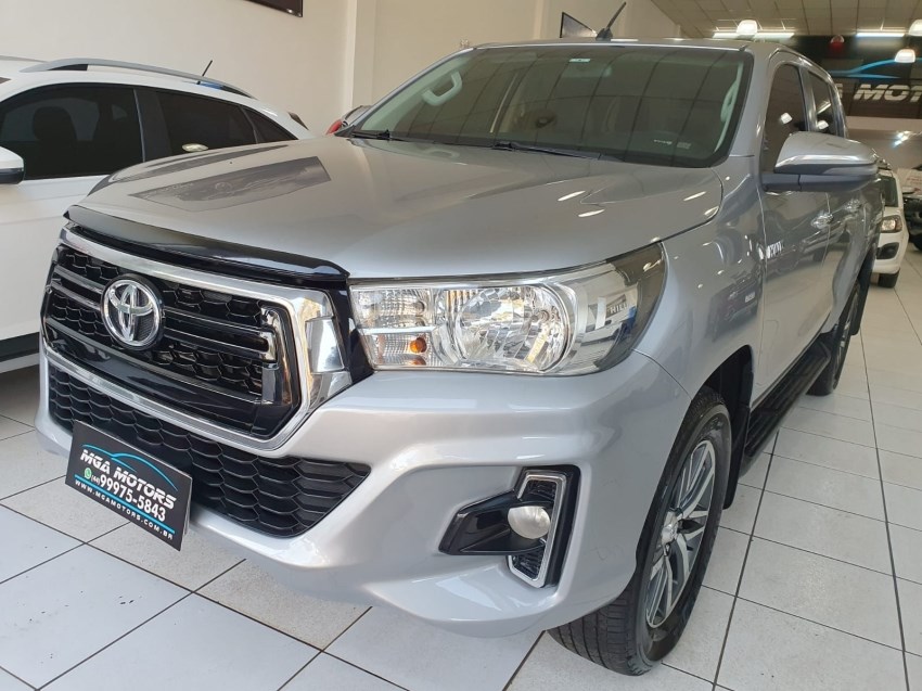 //www.autoline.com.br/carro/toyota/hilux-28-cd-srv-16v-diesel-4p-4x4-turbo-automatico/2018/maringa-pr/24473412
