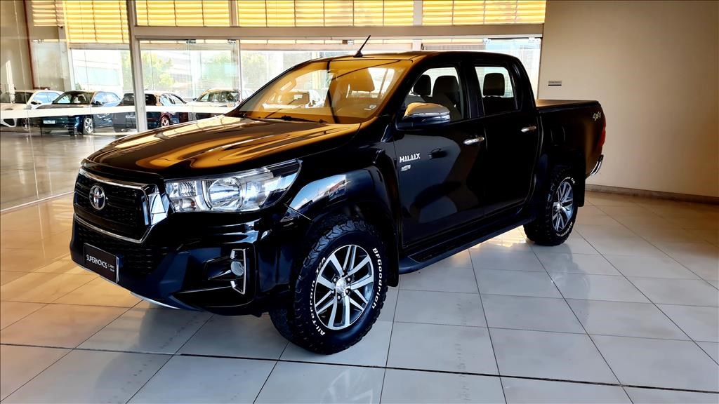 //www.autoline.com.br/carro/toyota/hilux-27-cd-srv-16v-flex-4p-4x4-automatico/2020/brasilia-df/24489247