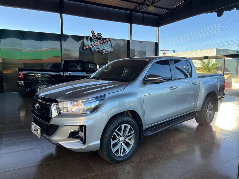 //www.autoline.com.br/carro/toyota/hilux-27-cd-srv-16v-flex-4p-automatico/2019/jatai-go/24558345