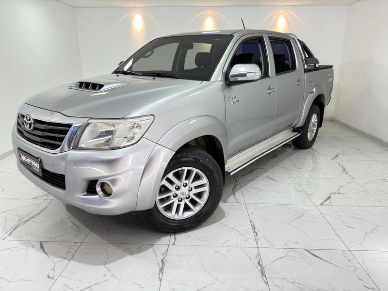 //www.autoline.com.br/carro/toyota/hilux-30-srv-cd-16v-diesel-4p-4x4-turbo-automatico/2015/curitiba-pr/24597891