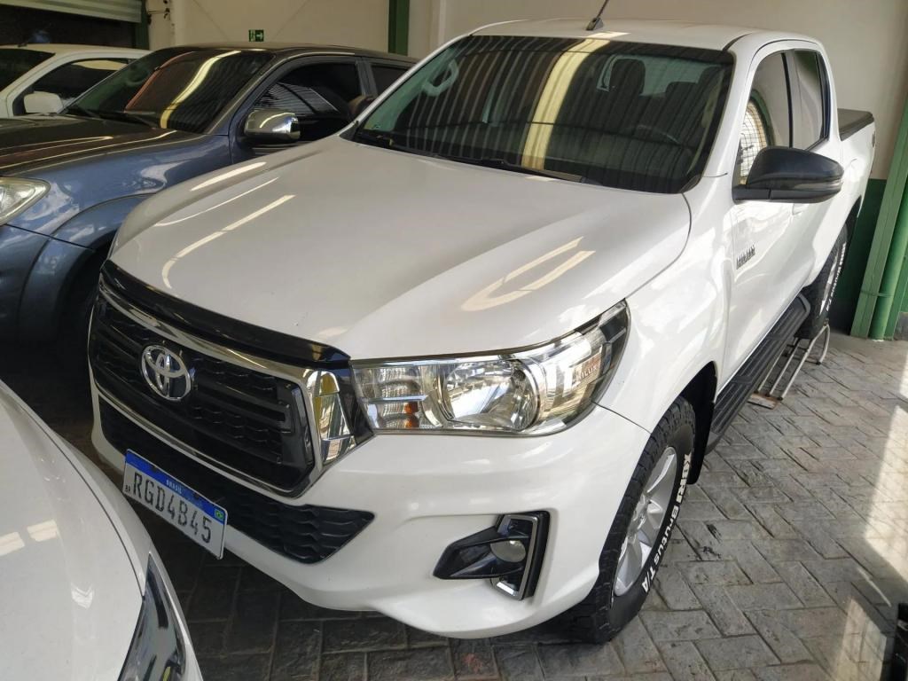 //www.autoline.com.br/carro/toyota/hilux-28-cd-sr-16v-diesel-4p-4x4-turbo-automatico/2020/uberaba-mg/24597959