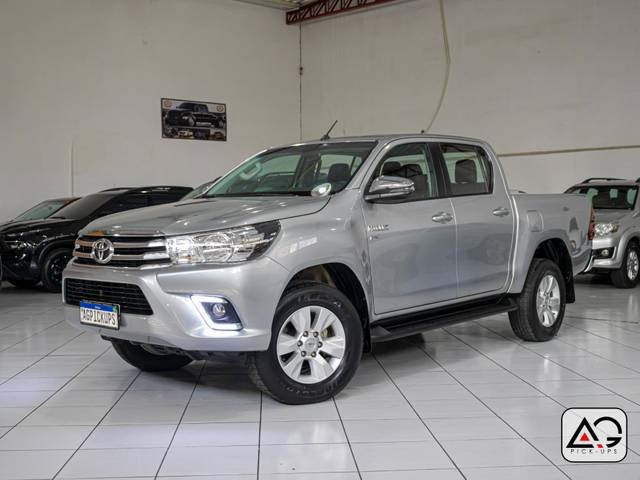 //www.autoline.com.br/carro/toyota/hilux-27-cd-srv-16v-flex-4p-automatico/2018/sao-paulo-sp/24645757