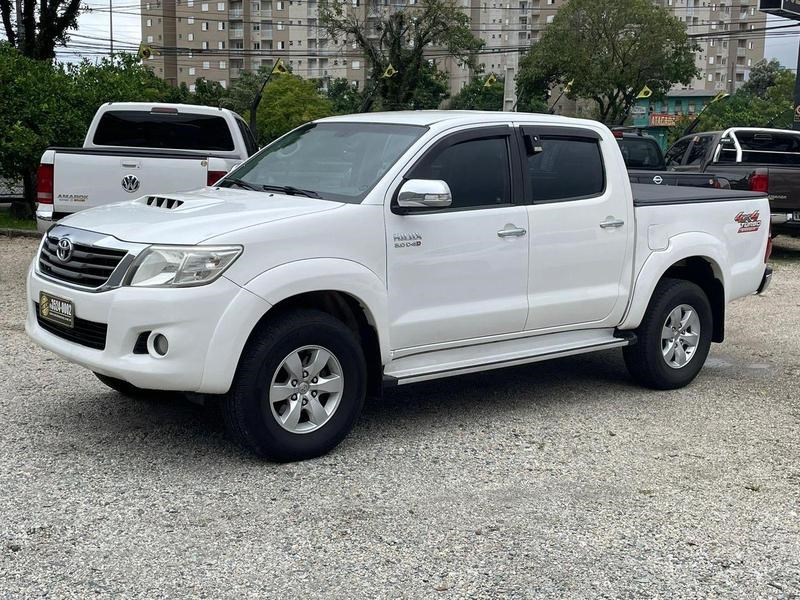 //www.autoline.com.br/carro/toyota/hilux-30-srv-cd-16v-diesel-4p-4x4-turbo-automatico/2015/curitiba-pr/24663243