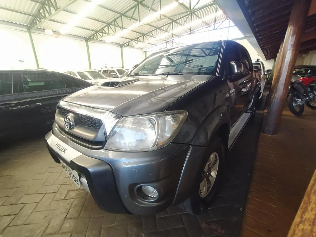 //www.autoline.com.br/carro/toyota/hilux-30-cd-srv-16v-diesel-4p-4x4-turbo-automatico/2011/uberaba-mg/24683914