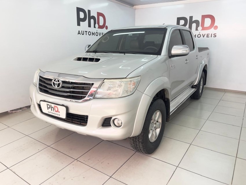 //www.autoline.com.br/carro/toyota/hilux-30-srv-top-cd-16v-diesel-4p-4x4-turbo-automat/2014/brasilia-df/24708288