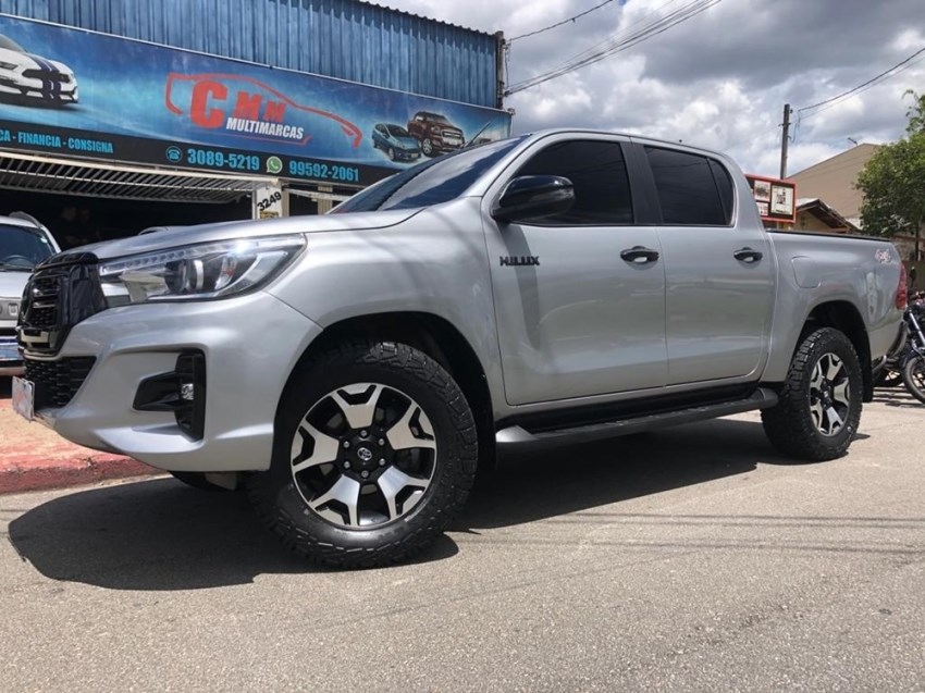 //www.autoline.com.br/carro/toyota/hilux-28-cd-srx-16v-diesel-4p-4x4-turbo-automatico/2019/curitiba-pr/24764176