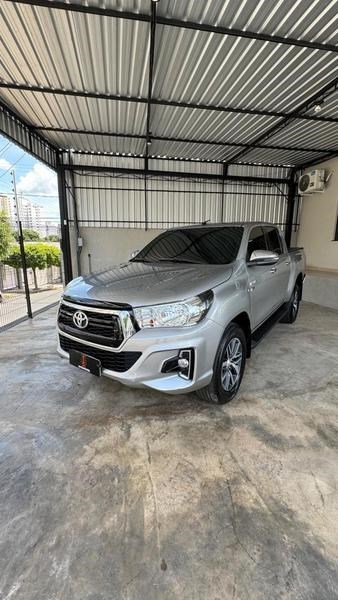 //www.autoline.com.br/carro/toyota/hilux-27-cd-srv-16v-flex-4p-automatico/2019/cuiaba-mt/24784295