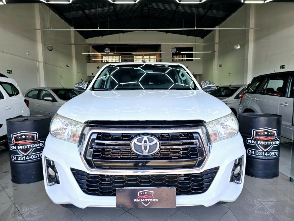 //www.autoline.com.br/carro/toyota/hilux-28-cd-srv-16v-diesel-4p-4x4-turbo-automatico/2019/uberaba-mg/24803267